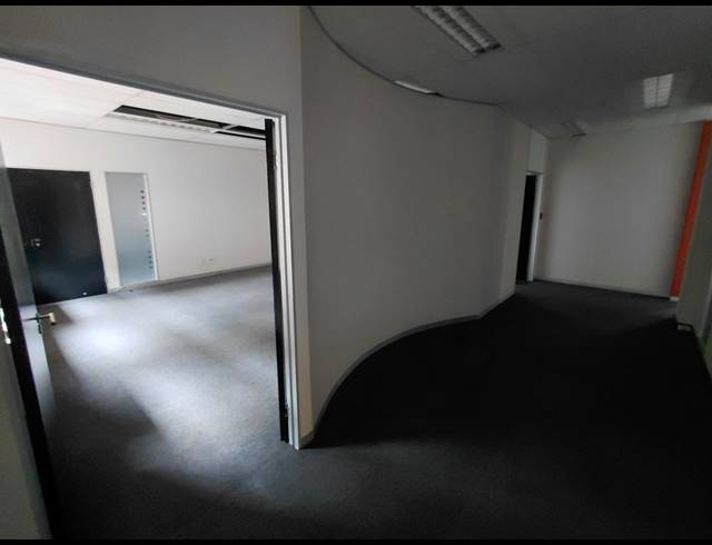1,229M² OFFICE TO LET IN RANDJESPARK